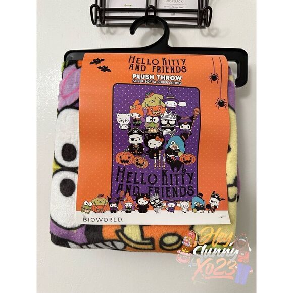 Hello Kitty and Friends Halloween Throw Blanket - Picture 1 of 2